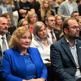 Zväčšiť fotografiu - Stredoškolák hostil vzácnu návštevu, na jilemáku pribudol nový výťah