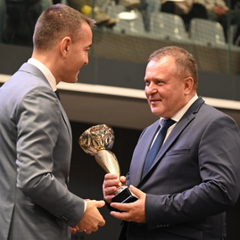 Zväčšiť fotografiu - Stredoškolák hostil vzácnu návštevu, na jilemáku pribudol nový výťah