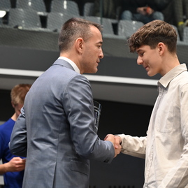 Zväčšiť fotografiu - Stredoškolák hostil vzácnu návštevu, na jilemáku pribudol nový výťah