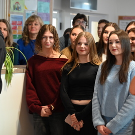 Zväčšiť fotografiu - Stredoškolák hostil vzácnu návštevu, na jilemáku pribudol nový výťah