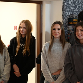 Zväčšiť fotografiu - Stredoškolák hostil vzácnu návštevu, na jilemáku pribudol nový výťah