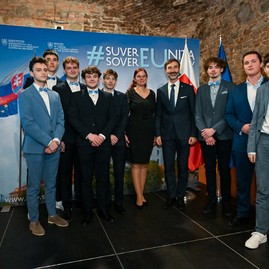 Zväčšiť fotografiu - Študenti našich stredných škôl uspeli v súťaži o prínose eú - TSK Súťaž EÚ20_7