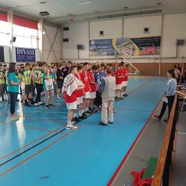 Študenti obchodnej akadémie v považskej bystrici zavŕšili zlatý hetrik z majstrovstiev slovenska stredných škôl v hádzanej - 59864726_10205378894147296_8106613791808028672_o