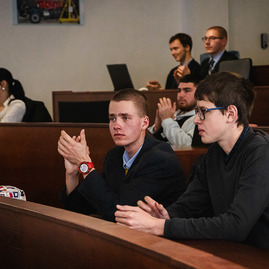 Zväčšiť fotografiu - Študenti si zvolili nové predsedníctvo - TSK_krajsky_mladeznicky_parlament_mini (3 of 12)