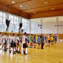 Študenti soš dubnica nad váhom víťazmi 9.ročníka florbalového turnaja stredných škôl v slavičíne - sl 07