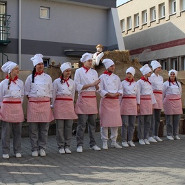 Študenti soš oas v trenčíne vniesli do praktických maturitných skúšok originalitu, mali podobu gazdovskej zabíjačky - IMG_8233