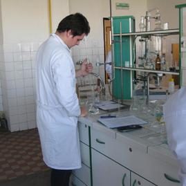 Študenti spojenej školy v novákoch úspešní na celoštátnej chemickej olympiáde - cho2