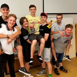 Zväčšiť fotografiu - Študenti z myjavy chcú dobyť svet, pomôžete im? - Foto 3 výzva 