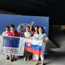 Zväčšiť fotografiu - Študenti župnej školy bodovali na medzinárodnej súťaži - ucitelky