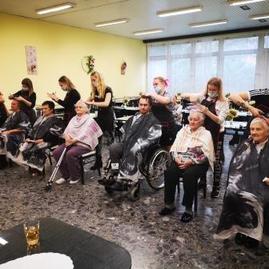 Zväčšiť fotografiu - Študentky soš obchodu a služieb v púchove nezištne pomáhali - IMG_20211021_090333