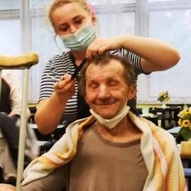 Zväčšiť fotografiu - Študentky soš obchodu a služieb v púchove nezištne pomáhali - IMG_20211021_094147
