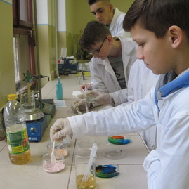 Tajomstvá chémie poodhalené malým chemikom - IMG_4255