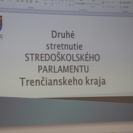 Takmer 60 študentov z 26 stredných škôl z celého trenčianskeho kraja prišlo diskutovať o svojich víziách priamo s trenčianskym županom - IMG_0002