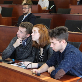 Takmer 60 študentov z 26 stredných škôl z celého trenčianskeho kraja prišlo diskutovať o svojich víziách priamo s trenčianskym županom - IMG_0009