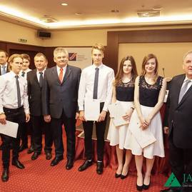 Tím študentov spš v dubnici nad váhom ocenený ako top študentský tím ja aplikovanej ekonómie 2016 - 17991756_10155325267919052_3681247746399458763_o