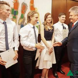 Tím študentov spš v dubnici nad váhom ocenený ako top študentský tím ja aplikovanej ekonómie 2016 - 18055974_10155325267489052_4324000055858391875_o