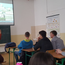 Tradície svojich krajín priblížili bánovským gymnazistom 4 stážistky z brazílie aj čľr - Anindya_v_septime
