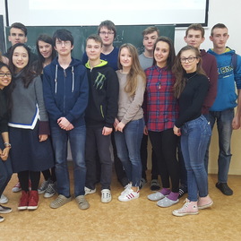 Tradície svojich krajín priblížili bánovským gymnazistom 4 stážistky z brazílie aj čľr - Cathrine_Anindya_septima