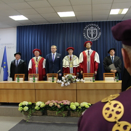 Trenčianska univerzita alexandra dubčeka v trenčíne udelila čestný titul doctor honoris causa dvom významným osobnostiam akademického a vedeckého života - IMG_8483
