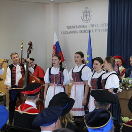 Trenčianska univerzita alexandra dubčeka v trenčíne udelila čestný titul doctor honoris causa dvom významným osobnostiam akademického a vedeckého života - IMG_8533