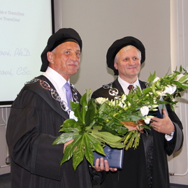 Trenčianska univerzita alexandra dubčeka v trenčíne udelila čestný titul doctor honoris causa dvom významným osobnostiam akademického a vedeckého života - IMG_8557
