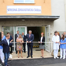 Trenčianska župa vo veľkom investuje do škôl: žiakom dnes odzvonilo na nový školský rok vo vynovených priestoroch za 4,7 mil. € - SZS TN (86)