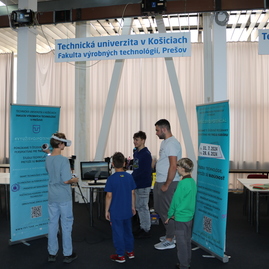 Zväčšiť fotografiu - Trenčiansky robotický deň popularizuje vedu a techniku už 18 rokov - IMG_3973