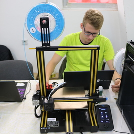 Zväčšiť fotografiu - Trenčiansky robotický deň popularizuje vedu a techniku už 18 rokov - IMG_4005