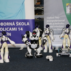 Zväčšiť fotografiu - Trenčiansky robotický deň popularizuje vedu a techniku už 18 rokov - IMG_4093