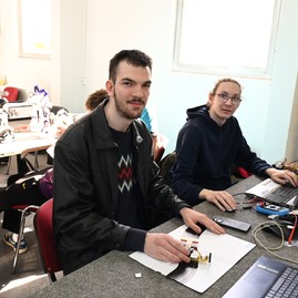 Zväčšiť fotografiu - Trenčiansky robotický deň s rekordným počtom škôl a robotov