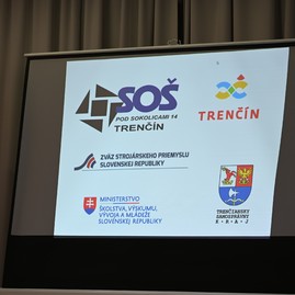 Zväčšiť fotografiu - Trenčiansky robotický deň s rekordným počtom škôl a robotov