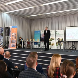 Zväčšiť fotografiu - Trenčiansky robotický deň s rekordným počtom škôl a robotov