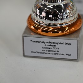 Zväčšiť fotografiu - Trenčiansky robotický deň s rekordným počtom škôl a robotov