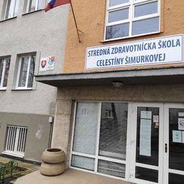 Zväčšiť fotografiu - Trenčiansky samosprávny kraj otvára od pondelka stredné školy - 1613653194250