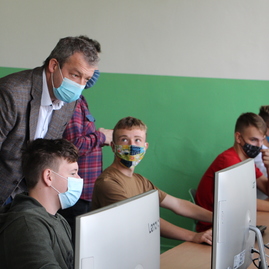 Zväčšiť fotografiu - Trenčiansky samosprávny kraj otvára od pondelka stredné školy - IMG_2182