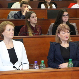 Trenčiansky župan a štátna tajomníčka rezortu školstva diskutovali so študentmi z tridsiatky stredných škôl - IMG_8272