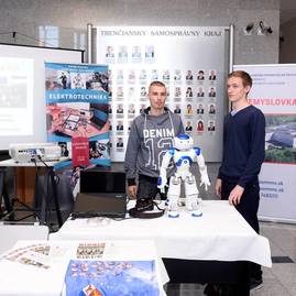 Tsk optimalizáciou siete stredných škôl znižuje nezamestnanosť absolventov v kraji - robot zo SPS Bzinska