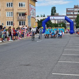 Zväčšiť fotografiu - Týždeň paralympijského športu v kraji vyvrcholil župnou paralympiádou - 20230628_084357
