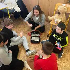 Zväčšiť fotografiu - Učili sa zásadám prvej pomoci - PP1(1)