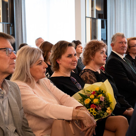 Zväčšiť fotografiu - Učitelia nestarnú, rastú do múdrosti - 