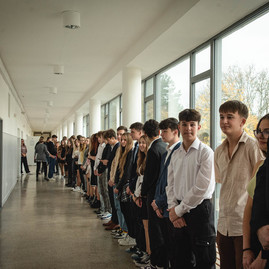 Zväčšiť fotografiu - Unikátna škola získala prezidentskú zelenú pečať - TSK_prezidentská pečať_SPŠ TN_mini-25