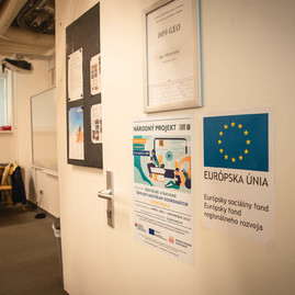 Zväčšiť fotografiu - Unikátna škola získala prezidentskú zelenú pečať - TSK_prezidentská pečať_SPŠ TN_mini-29