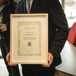 Zväčšiť fotografiu - Unikátna škola získala prezidentskú zelenú pečať - TSK_prezidentská pečať_SPŠ TN_mini-63