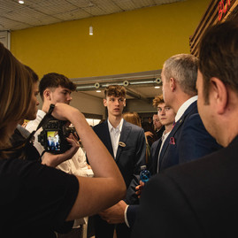 Zväčšiť fotografiu - Unikátna škola získala prezidentskú zelenú pečať - TSK_prezidentská pečať_SPŠ TN_mini-77