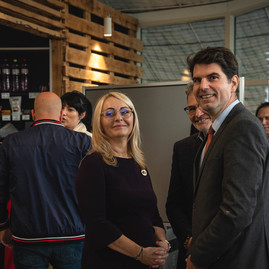 Zväčšiť fotografiu - Unikátna škola získala prezidentskú zelenú pečať - TSK_prezidentská pečať_SPŠ TN_mini