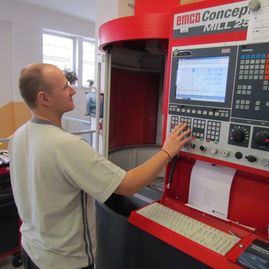 Úspešné ukončenie prvého kurzu programovania cnc strojov - CNC2