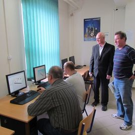 Úspešné ukončenie prvého kurzu programovania cnc strojov - CNC4