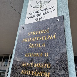 Zväčšiť fotografiu - Už aj tri novomestské župné školy sú pripravené vzdelávať deti s hendikepom