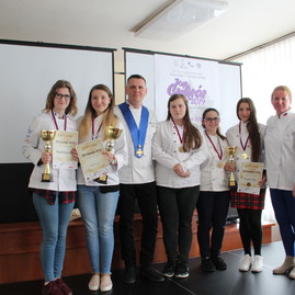 V liptovskom mikuláši sa zišli top cukrári, študentky soš obchodu a služieb v púchove získali všetky tri cenné kovy i titul absolútneho víťaza v juniorskej kategórii - IMG_6372
