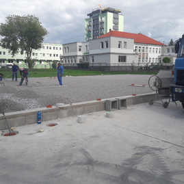 V poradí štrnáste multifunkčné ihrisko vybudovala trenčianska župa v areáli obchodnej akadémie v prievidzi - 20190919_142359